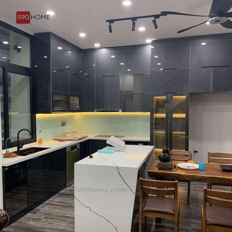 Mẫu tủ bếp inox cánh kính 