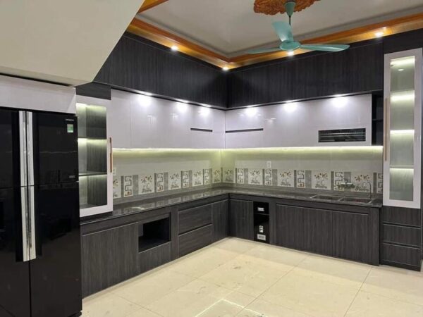 Tủ bếp cánh kính cường lực 18 tu bep nhua s90home