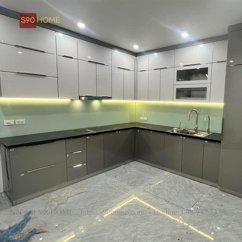 Mẫu Tủ Bếp Inox Cánh Kính màu ghi kết hợp với trắng Mẫu Tủ Bếp Inox Cánh Kính màu ghi kết hợp với trắng