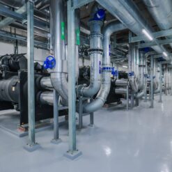 CHILLER GIẢI NHIỆT NƯỚC – GIẢI PHÁP LÀM LẠNH CÔNG SUẤT LỚN CHO HỆ THỐNG HVAC CÔNG NGHIỆP
