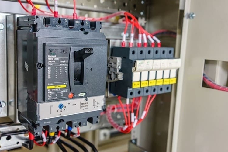 MCCB (Aptomat khối) – Dòng công nghiệp & tải lớn MCCB Aptomat khoi – Dong cong nghiep tai lon
